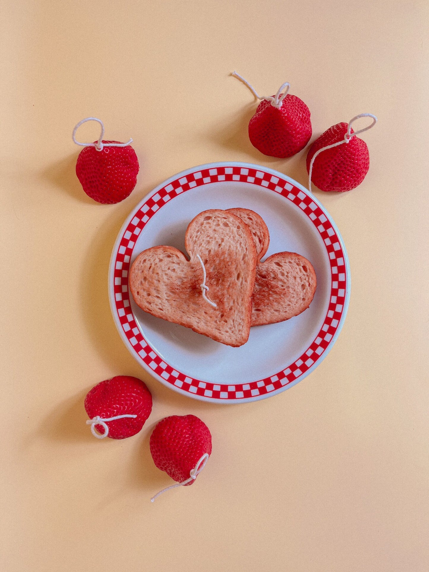 Con Pan Y Amor - Heart-Shaped Toast // Gift Candle // Toast Candle // Love Candle
